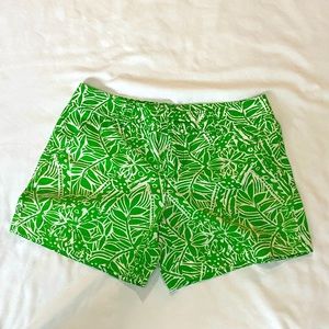 Lilly Pulitzer Green Bean giraffe shorts